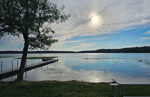 Nevis Cabin | Crow Crest Lodge Resort #1 Waters Edge, Stunning Sunsets, Family Getaway