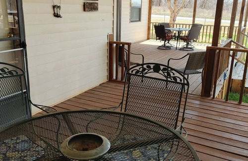 Fort Cobb Cabin | Relax at Crow Roost Lake Cabin, Steps from the Boat Dock