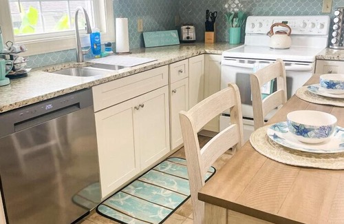 Lewes House | Charming Crow's Nest: Bike Trail to Lewes Beach Awaits!