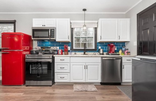 Bowling Green House | Top-Rated Crowder's Cottage: Family & Pet Friendly Retreat