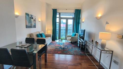 Newcastle-upon-Tyne Apartment | Crown Apartments 4A by Week2Week