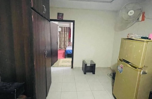 E-11 Sector Apartment | Cozy Crown Apartment E11 with Kitchen & Breakfast Options