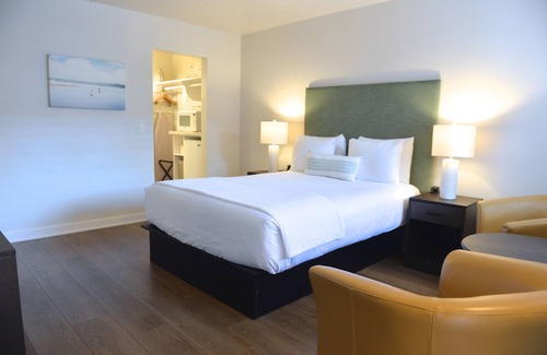 Coronado Hotel | Experience Comfort at Crown City Inn with Pool & Spa