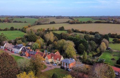 Bury St Edmunds House | Pet-Friendly Crown Cottage: Rated 9/10 for Families