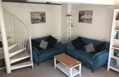 Bury St Edmunds House | Pet-Friendly Crown Cottage: Rated 9/10 for Families