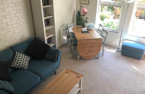 Bury St Edmunds House | Pet-Friendly Crown Cottage: Rated 9/10 for Families