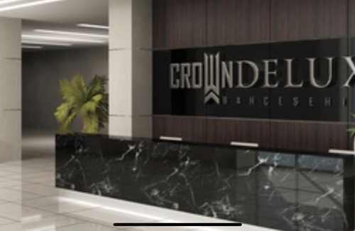 Esenyurt Apartment | Discover Crown Deluxe Apartment with Inviting Pool Access