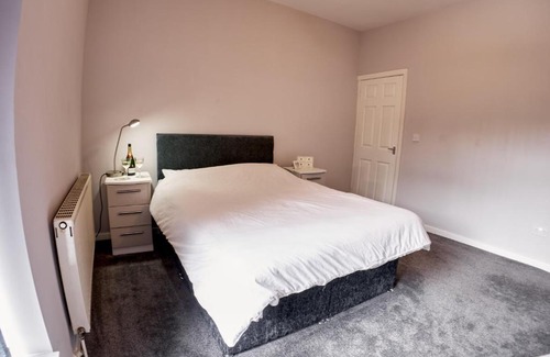 Darwen Apartment | Discover Family-Friendly Comfort at Crown House Hotel