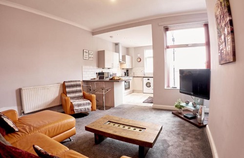 Darwen Apartment | Discover Family-Friendly Comfort at Crown House Hotel