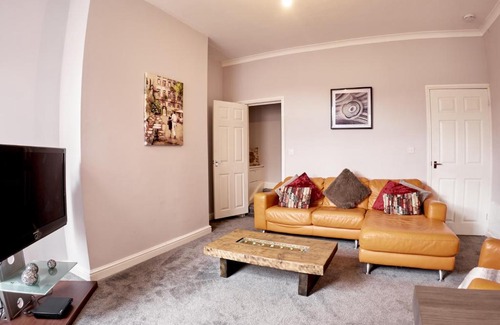 Darwen Apartment | Discover Family-Friendly Comfort at Crown House Hotel