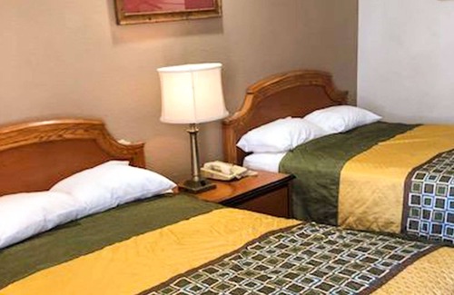 Oakland Hotel | Budget-Friendly Crown Lodge Motel with Breakfast & Family Amenities