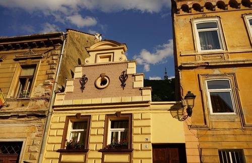 Brasov City Centre House | Discover Relaxation at Crown of Karolina in the City Center