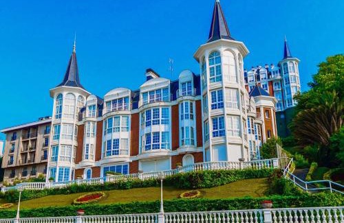 San Sebastian Centro Apartment | Elegant Crown of La Concha Beach with Oceanfront Views