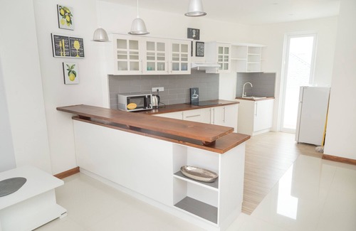Kirula Apartment | Cozy Crown Properties: Family-Friendly with Hot Tub & Kitchen