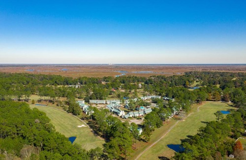 Gautier Hotel | Family-Friendly Crown Resorts at Hickory Hills with Pool Access