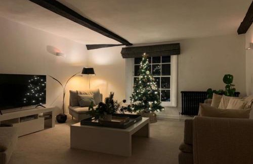 Bury St Edmunds House | Discover Family-Friendly Comfort at Crown Street 4