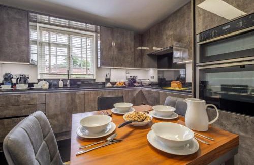 Bury St Edmunds House | Discover Family-Friendly Comfort at Crown Street 4
