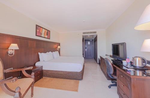 Konyaalti Hotel | Relax at Crowne Plaza Antalya: Oceanfront Luxury & Spa