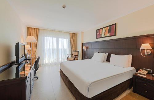 Konyaalti Hotel | Relax at Crowne Plaza Antalya: Oceanfront Luxury & Spa