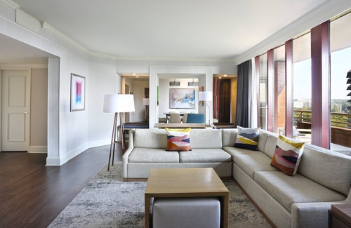 Dunwoody Hotel | Unwind at Crowne Plaza Atlanta Perimeter - Rated 8.8/10