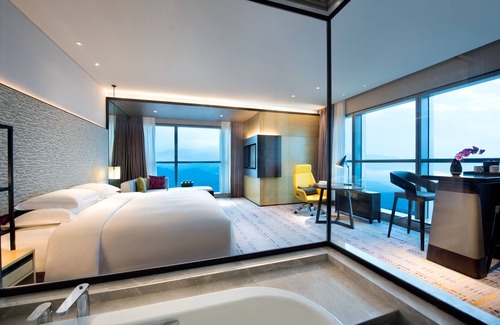Jintai District Hotel | Exceptional Stay at Crowne Plaza Baoji City Center