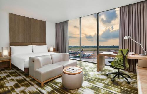 Changi Hotel | Relax at Crowne Plaza Changi Airport, IHG's 5-Star Retreat