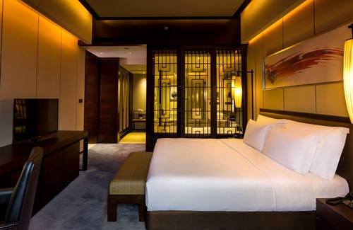 Chongqing Hotel | Premier Stay at Crowne Plaza Chongqing New North Zone