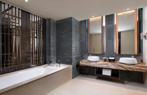 Chongqing Hotel | Premier Stay at Crowne Plaza Chongqing New North Zone