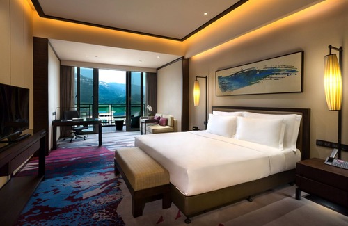 Chongqing Hotel | Premier Stay at Crowne Plaza Chongqing New North Zone