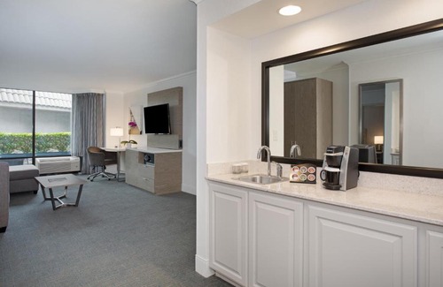 Costa Mesa Hotel | Relax at Crowne Plaza Costa Mesa: Oceanfront & Pool Access