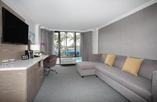 Costa Mesa Hotel | Relax at Crowne Plaza Costa Mesa: Oceanfront & Pool Access