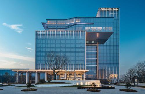 Echeng District Hotel | Experience Comfort at Crowne Plaza Ezhou, an IHG Hotel