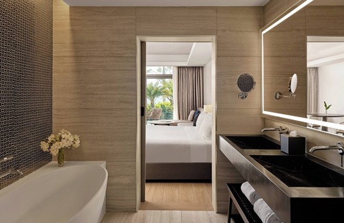 Wailoloa Hotel | Experience Crowne Plaza Fiji Nadi Bay Resort & Spa Bliss