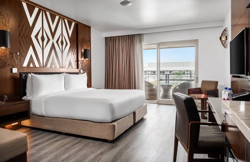 Wailoloa Hotel | Experience Crowne Plaza Fiji Nadi Bay Resort & Spa Bliss