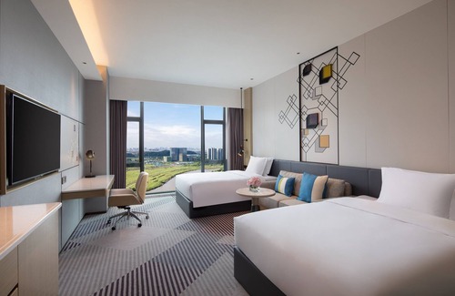 Nanhai Hotel | Relax at Crowne Plaza Foshan Nanhai - 4-Star Comfort & Amenities