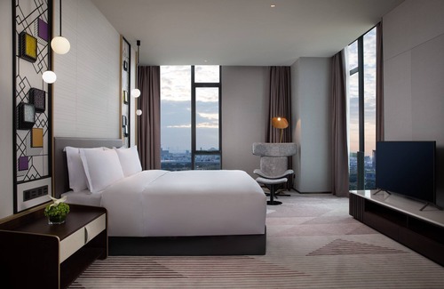 Nanhai Hotel | Relax at Crowne Plaza Foshan Nanhai - 4-Star Comfort & Amenities