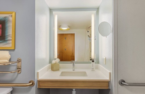 Biggar Hotel | Discover Crowne Plaza Ft. Myers Gulf Coast - Rated 9.2/10
