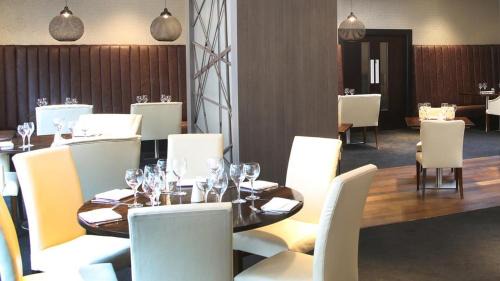 Seer Green Hotel | Relax at Crowne Plaza Gerrards Cross - Pet Friendly & Spa