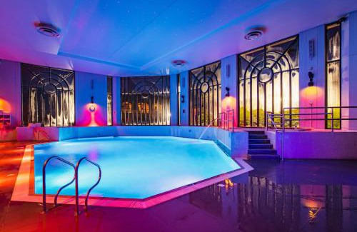Seer Green Hotel | Relax at Crowne Plaza Gerrards Cross - Pet Friendly & Spa