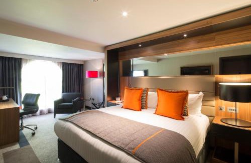 Seer Green Hotel | Relax at Crowne Plaza Gerrards Cross - Pet Friendly & Spa