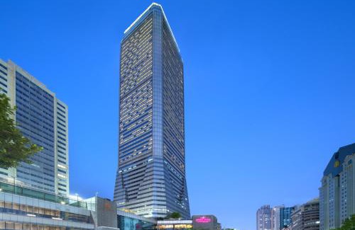 Yuexiu Hotel | Indulge at Crowne Plaza Guangzhou City Centre with Skyline Views
