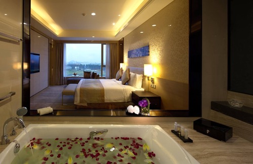Huadu Hotel | Discover Crowne Plaza Guangzhou Huadu: 4-Star Comfort & More