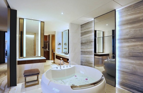 Jianggan Hotel | Experience Crowne Plaza Hangzhou Qiantang: Rated 9.8/10