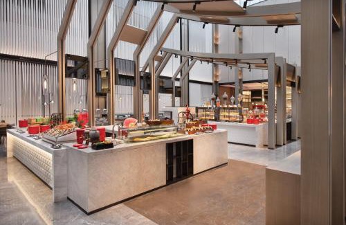 Yuhang District Hotel | Discover Crowne Plaza Hangzhou Science City: Family-Friendly Escape
