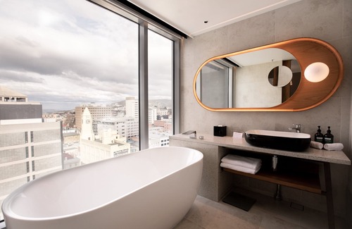 Hobart Central Business District Hotel | Indulge at Crowne Plaza Hobart - 4-Star Comfort Awaits