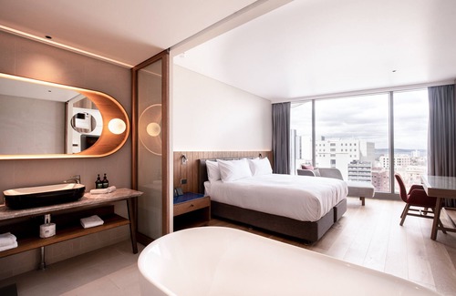 Hobart Central Business District Hotel | Indulge at Crowne Plaza Hobart - 4-Star Comfort Awaits