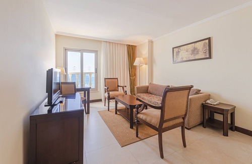 Konyaalti Hotel | Discover Crowne Plaza Hotel Antalya: Beachfront Bliss Awaits