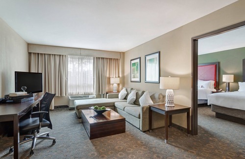 The Villages Hotel | Inviting Crowne Plaza Houston Galleria Area with Spa & Pool