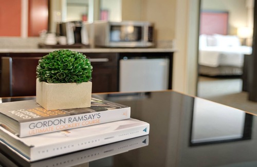 The Villages Hotel | Inviting Crowne Plaza Houston Galleria Area with Spa & Pool
