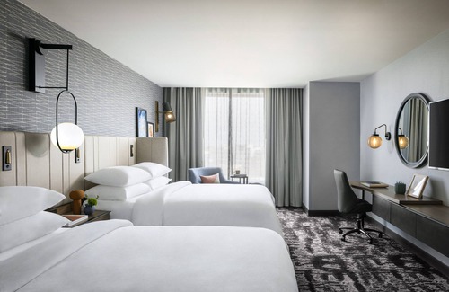 Kearney Hotel | Top-Rated Crowne Plaza Kearney with Pool and Spa Amenities